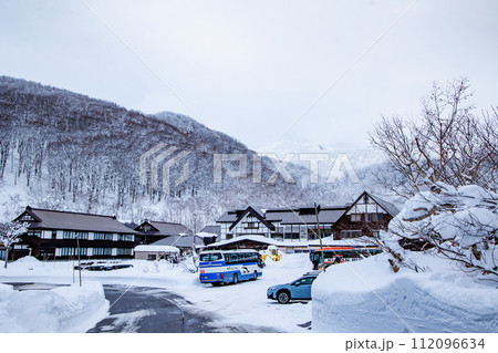冬の酸ヶ湯温泉（青森県） 112096634