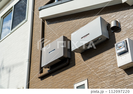 太陽光発電システムのパワーコンディショナー 112097220