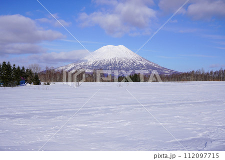宮田ビューポイントパーキングから見る冬の羊蹄山 112097715