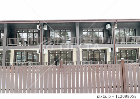 Charming winter hotel with balcony-adorned rooms and air conditioning 112098058
