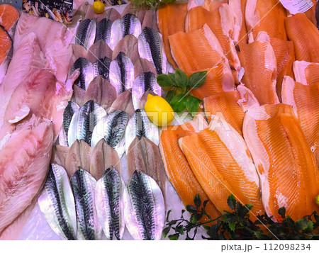 FRANCE, BORDEAUX, February, 9, 2024: Assortment of fresh daily fish on ice market in supermarket FRANCE, BORDEAUX, February, 9, 2024: Assortment of fresh daily fish on ice market in supermarket 112098234