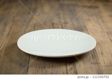 empty white plate empty white plate 112100702