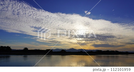 櫛田川河口の夕焼け 112101959