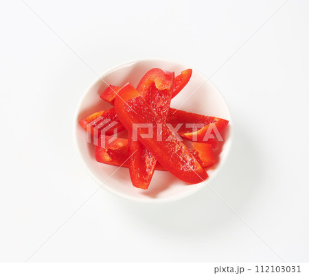 Slices of red bell pepper 112103031