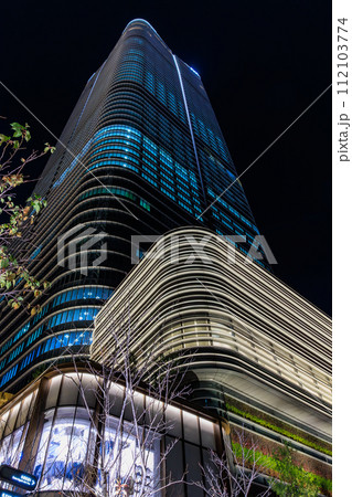 東京 港区の都市風景 麻布台ヒルズの夜景 東京 港区の都市風景 麻布台ヒルズの夜景 112103774