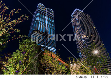 東京 港区の都市風景 麻布台ヒルズの夜景 東京 港区の都市風景 麻布台ヒルズの夜景 112103799