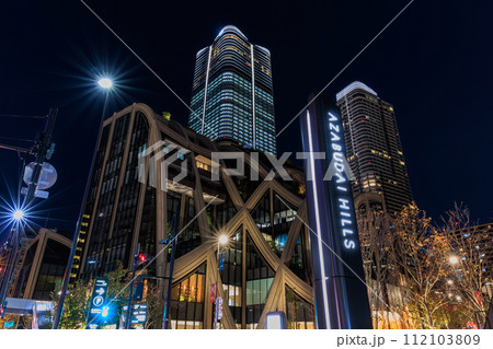 東京　港区の都市風景　 麻布台ヒルズの夜景 112103809