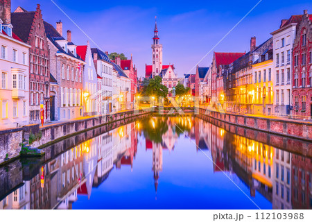 Bruges, Flanders - Belgium. Blue hour sunrise landscape with water reflection houses on Spiegelrei Canal. 112103988