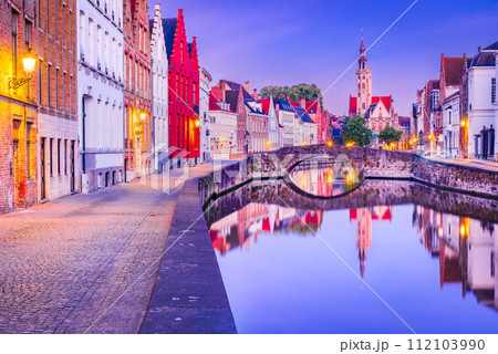 Bruges, Belgium - Flanders. Beatiful Spiegelrei Canal, famous in Brugge city. Bruges, Belgium - Flanders. Beatiful Spiegelrei Canal, famous in Brugge city. 112103990