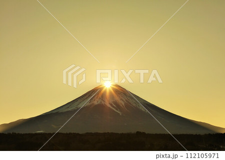日本の夜明け　ダイヤモンド富士 112105971