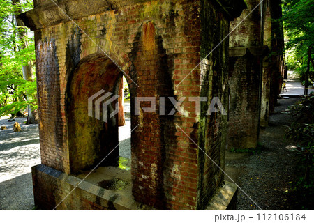 京都市左京区 南禅寺の水路閣と新緑 112106184