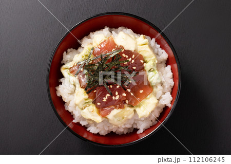 アボカド　マグロ丼 112106245