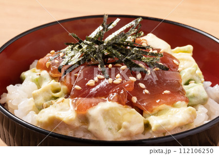 アボカド　マグロ丼 112106250