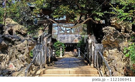 東京都豊島区　長崎神社　二の鳥居と拝殿 112106941