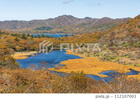 群馬県前橋市の秋 紅葉の赤城山 鳥居峠からの眺望 群馬県前橋市の秋 紅葉の赤城山 鳥居峠からの眺望 112107001
