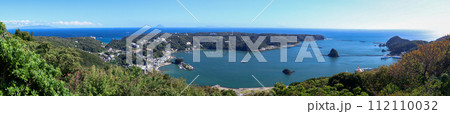 展望台から見る下田湾。ロープウェイで登る下田駅近くの寝姿山自然公園。  静岡県伊豆半島下田市。 20 112110032