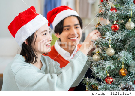 クリスマスのカップル 112111217