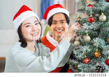 クリスマスのカップル 112111218