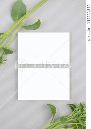 Flower and business card mock-up 112111839