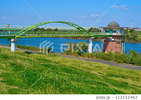 東京都葛飾区金町浄水場 江戸川の第3取水塔(ドーム型屋根) 新葛飾橋方面 東京都葛飾区金町浄水場 江戸川の第3取水塔(ドーム型屋根) 新葛飾橋方面 112112462