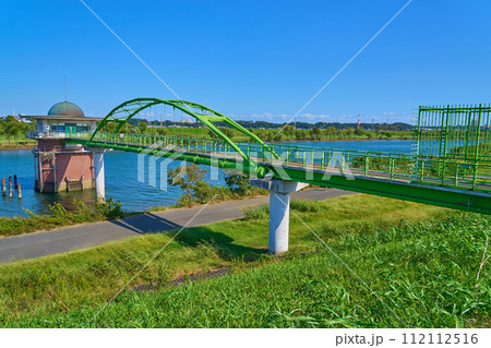 東京都葛飾区金町浄水場 江戸川の第3取水塔(ドーム型屋根) 下流方面 112112516