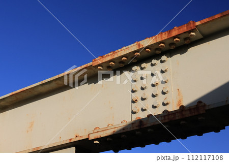 東京都三鷹市の太宰治の愛したレトロな陸橋の接合部 112117108