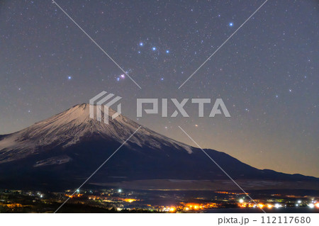 《山梨県》富士山と星空の風景・山中湖パノラマ台の眺望 112117680
