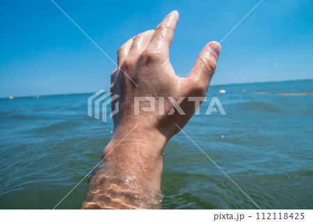 Ocean bathing 112118425