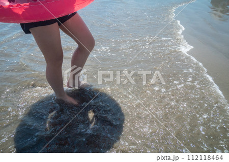 Ocean bathing 112118464