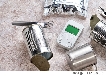 コンクリートの上のガイガーカウンター コンクリートの上のガイガーカウンター 112118582