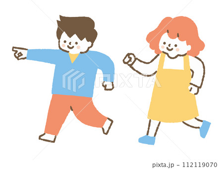 指を差して走る男の子を追いかける女の子_色 指を差して走る男の子を追いかける女の子_色 112119070