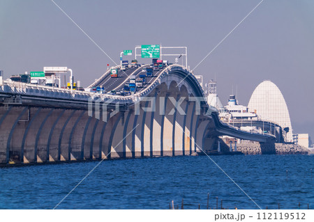 《千葉県》東京湾アクアライン・木更津方面からのぞむ 112119512