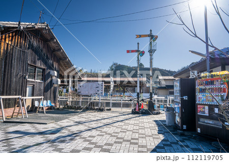 浜松市の天竜浜名湖鉄道の天竜二俣駅前(静岡県) 112119705