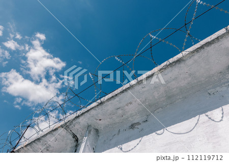 concrete prison fence, prison fence with barbed wire concrete prison fence, prison fence with barbed wire 112119712