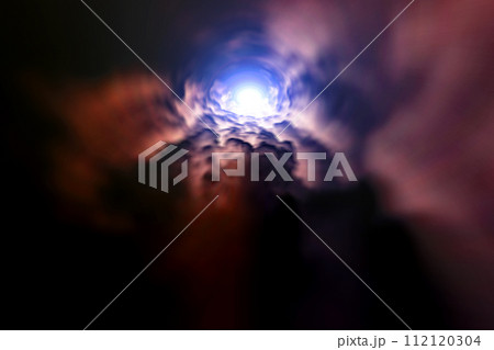 宇宙空間のワープをイメージした背景素材（ワームホール ・ブラックホールのイメージ） 112120304