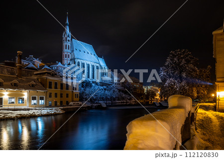 View of Cesky Krumlov in winter, Czech Republic. 112120830