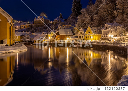 View of Cesky Krumlov in winter, Czech Republic. 112120887