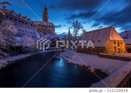 View of Cesky Krumlov in winter, Czech Republic. 112120929