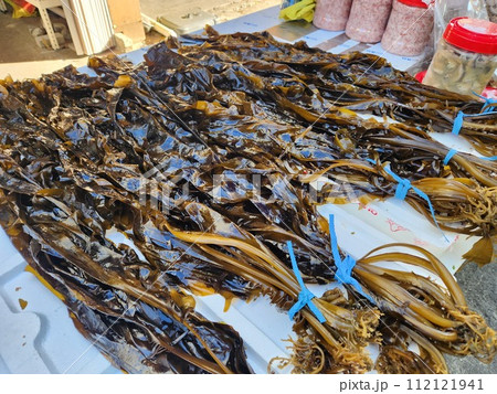 Korea seafood. sea mustard, seaweed drying seaweed Korea seafood. sea mustard, seaweed drying seaweed 112121941