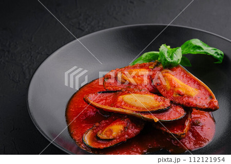 Cooked Mussels with hot spiced sauce Cooked Mussels with hot spiced sauce 112121954