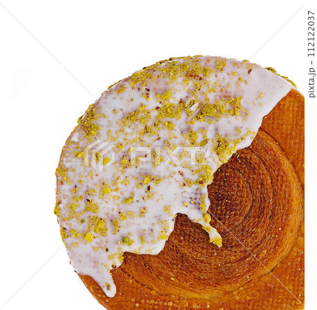 Round Croissant with white chocolate and pistachios Round Croissant with white chocolate and pistachios 112122037