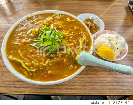 食堂のカレーラーメン+サービスライス~懐かしい味~ 食堂のカレーラーメン+サービスライス~懐かしい味~ 112122144