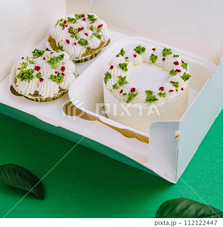 Turkish Maras Vanilla Ice Cream with Pistachio Powder 112122447
