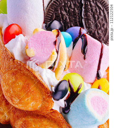 Hong kong or bubble waffle with ice cream and marshmallows 112122504