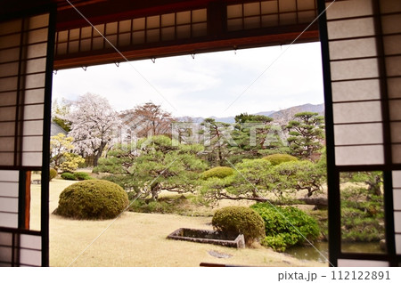 真田邸御居間から眺める泉水式庭園 真田邸御居間から眺める泉水式庭園 112122891