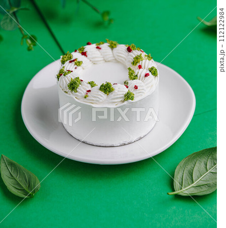 Turkish Maras Vanilla Ice Cream with Pistachio Powder 112122984