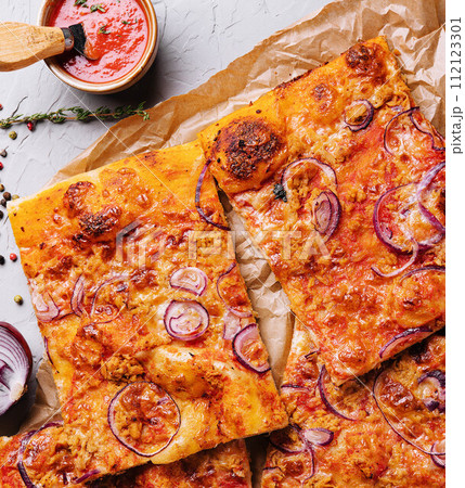 Pizza with tuna and red onion top view 112123301