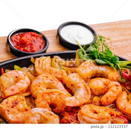 Stir fry with shrimps with red and yellow paprika Stir fry with shrimps with red and yellow paprika 112123337