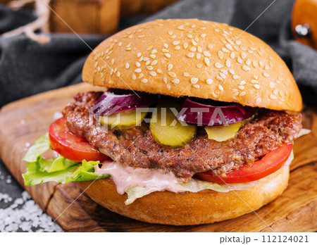 Close-up of home made burger on wooden tray 112124021