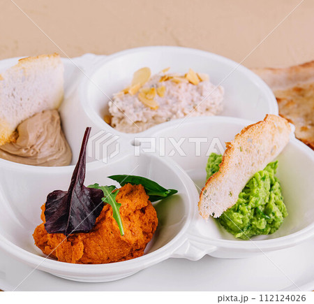 Arab Traditional Pita Bread With Tasty Guacamole 112124026